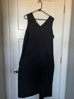 Classic Black V-Neck Sleeveless Dress
